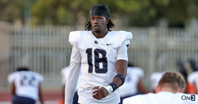 นิคเคนส์เลือกแคนซัสร่วมทีมบาสและฟุตบอลระดับมหาวิทยาลัย