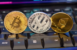 แนวโน้ม Bitcoin พุ่งสูงสุดใหม่ แต่ Altcoins ยังนิ่ง