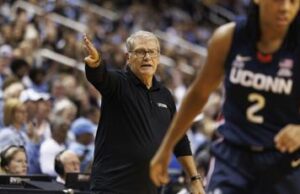 UConn ฉลอง 40 ปี เจโน ออริเอนมา โค้ชตำนานบาสหญิง