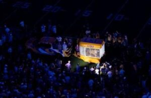 การนำเสือเบงกอลเข้าสนามสร้างข้อขัดแย้ง LSU-Alabama