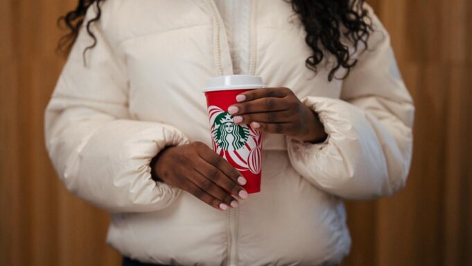 สตาร์บัคส์แจกแก้วสีแดงฟรีวัน Red Cup Day 14 พ.ย.