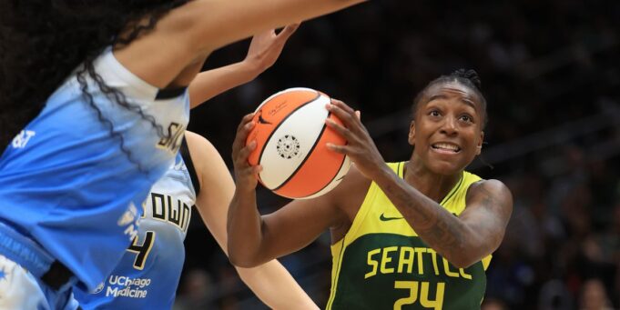จิวเวล ลอยด์ อาจย้ายทีม แฟน Chicago Sky ลุ้นหนัก