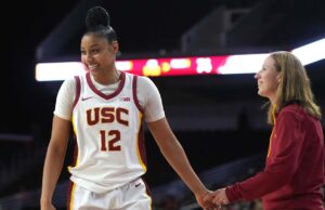 จูจู วัตกินส์ ดาวบาส USC โชว์ฟอร์มเด่นพร้อมดีลใหญ่