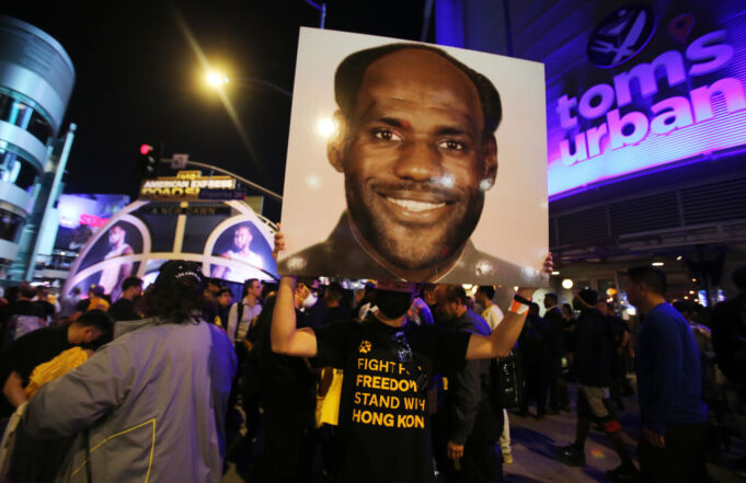 NBA Cup แฟนลดฮวบ ราคาตั๋วถูกกว่าอาหารมื้อหรู