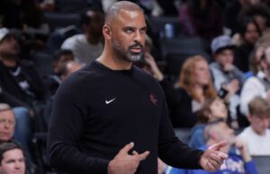 NBA ปรับโค้ช-นักบาสทีมร็อกเก็ตส์รวม $100,000