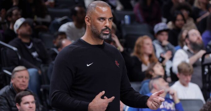NBA ปรับโค้ช-นักบาสทีมร็อกเก็ตส์รวม $100,000