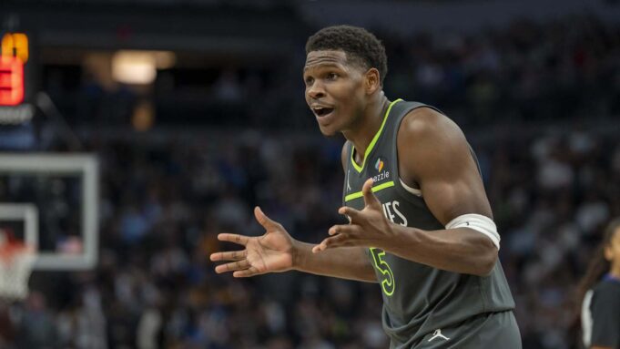 Warriors ชนะ Timberwolves 113-103, เอ็ดเวิร์ดส์จวกกรรมการ
