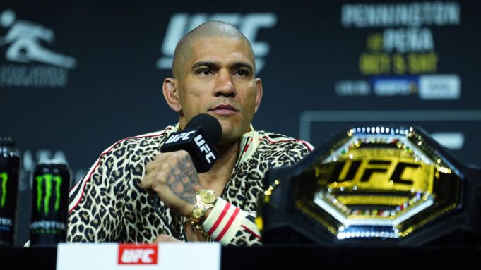 คาร์ลอส อูลเบิร์ก มุ่งสู่แชมป์ UFC ไลท์เฮฟวี่เวท