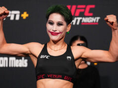 นักสู้หญิงวัย 32 ปีสร้างประวัติศาสตร์ในศึก UFC