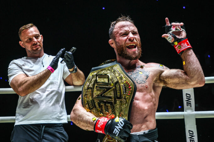 ONE Fight Night 26: บรูคส์ชนแมคลาเรน ชิงบัลลังก์ฟลายเวต
