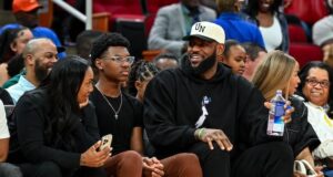เลอบรอนฝันเล่น NBA กับลูกชาย บรอนนี่และไบรซ์