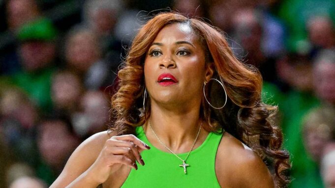 Notre Dame ถล่ม Virginia 95-54 ชัยชนะครั้งที่ 100 ของ Ivey