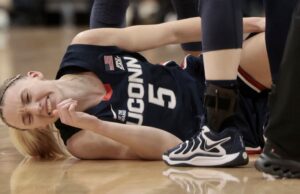 Paige Bueckers บาดเจ็บหัวเข่า UConn ปรับแผนชั่วคราว