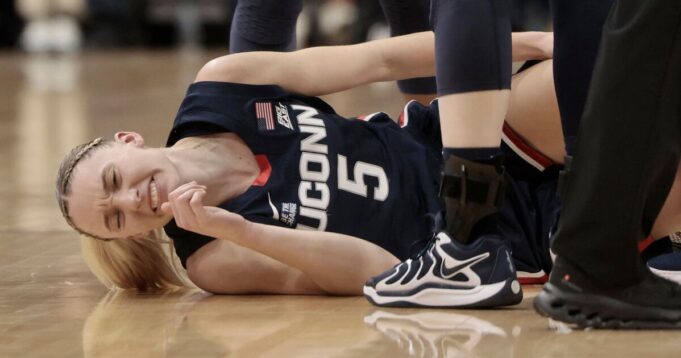 Paige Bueckers บาดเจ็บหัวเข่า UConn ปรับแผนชั่วคราว