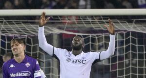 นาโปลีถล่มฟิออเรนติน่า 3-0 นำจ่าฝูงเซเรีย อา