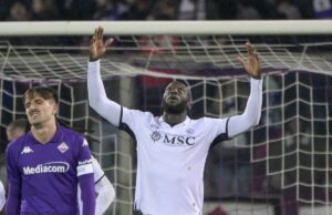 นาโปลีถล่มฟิออเรนติน่า 3-0 นำจ่าฝูงเซเรีย อา