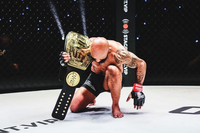 เดเมเทรียส จอห์นสัน: ตำนานผู้ปิดฉาก MMA อย่างยิ่งใหญ่