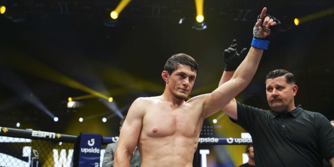 Musaev คว้าแชมป์ PFL 2024 น็อกเอาต์ Umalatov ยก 3