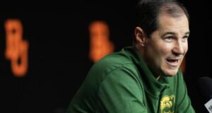 โค้ช Arizona ผิดหวังฟอร์มทีม, Baylor รั้งอันดับ 25