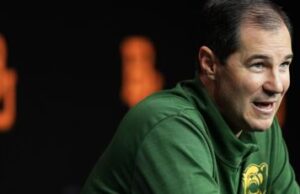 โค้ช Arizona ผิดหวังฟอร์มทีม, Baylor รั้งอันดับ 25