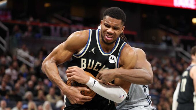 Knicks ดวล Bucks เกมสำคัญชี้ชะตาอันดับ Eastern