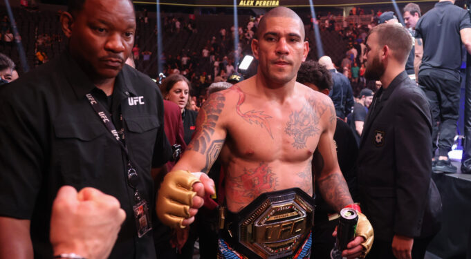 อเล็กซ์ เปเรร่า สุดยอดนักสู้แห่งปีในศึก UFC