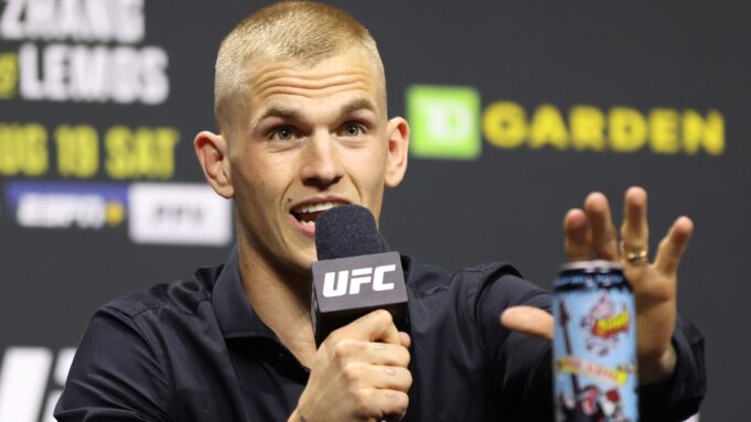 UFC 310: ปันโตจา ปะทะ อาซากุระ ศึกใหญ่ส่งท้ายปี 2024
