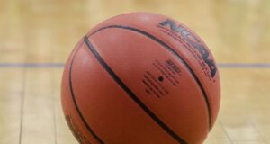ทำไมนักบาส NCAA นิยมใส่รองเท้าข้อเตี้ย?