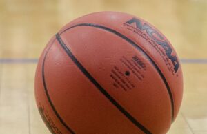 ทำไมนักบาส NCAA นิยมใส่รองเท้าข้อเตี้ย?