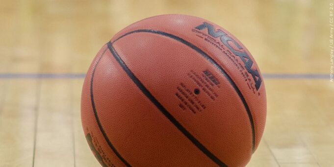 ทำไมนักบาส NCAA นิยมใส่รองเท้าข้อเตี้ย?