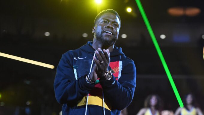 เควิน ฮาร์ท เป็นพิธีกรสนามครั้งแรกใน NBA All-Star