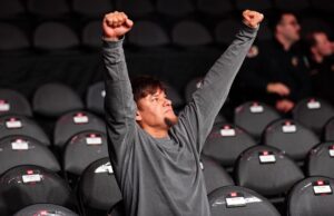 ธีโอ วอน โดดเด่นในงาน UFC 310 ด้วยการมานั่งแถวหน้า