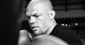 แอนโทนี่ สมิธ พร้อมปะทะ โดมินิค เรเยส ศึก UFC 310