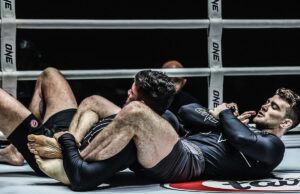 ดันเต้ ลีออน เปิดตัวสุดปัง ชนะปุชชี่ด้วย Triangle Armbar