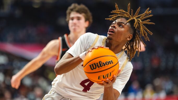 **Pinson Valley ลุ้นแชมป์รัฐ หลังชนะ McGill-Toolen 56-37**