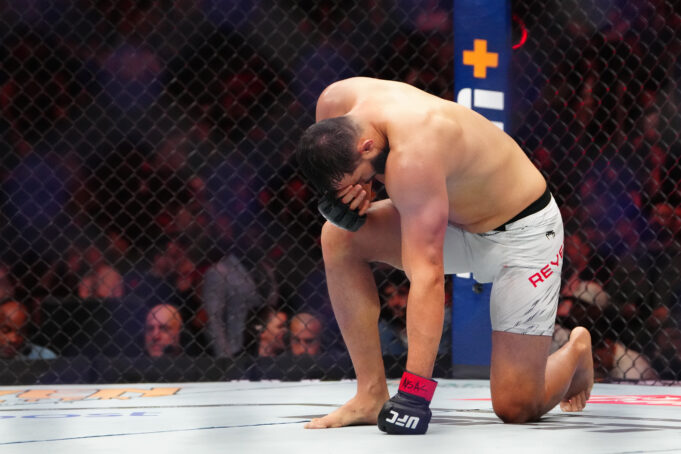 เรเยสคว้าชัย TKO สมิธ ศึก UFC 310 ฟื้นคืนฟอร์มเด่น