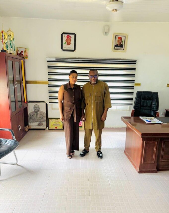 **เอซินเน่ โอโคโร รับตำแหน่งทูตกีฬาแห่งรัฐอาเบีย**