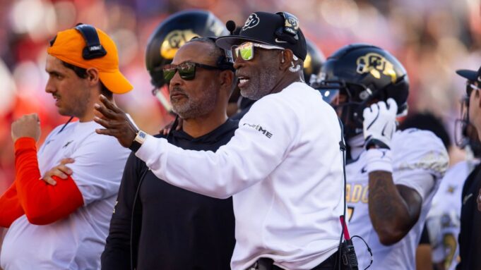 โค้ชไพรมเสริมทีมโคโลราโด บัฟฟาโลส์ด้วยตำนาน NFL
