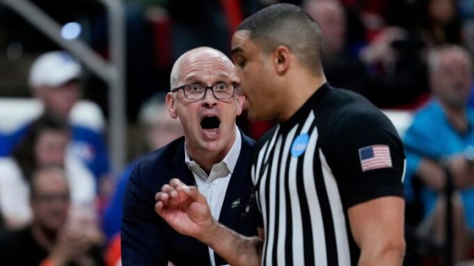 Dan Hurley หัวเสียหลัง UConn ตกรอบ NCAA March Madness