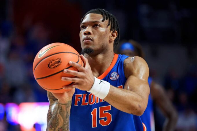 ฟลอริดาเฉือนยูคอนน์ 77-75 ลิ่ว 16 ทีม NCAA