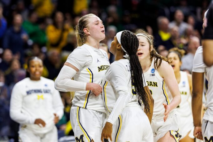 มิชิแกนพบนอเทรอดาม รอบสอง NCAA Tournament