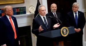 วุฒิสมาชิกวอร์เรนกดดันที่ปรึกษาคริปโตของทรัมป์