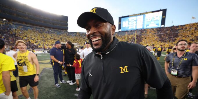 ศึกชิงควอเตอร์แบ็กตัวจริง Michigan Wolverines