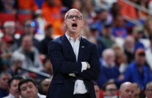 เจ้าหน้าที่ UConn ถูกกล่าวหาขู่ทำลายนักข่าว