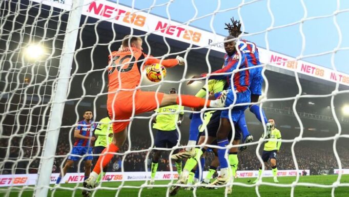 คริสตัล พาเลซ เฉือนเซาแธมป์ตัน 2-1 ขึ้นอันดับ 15
