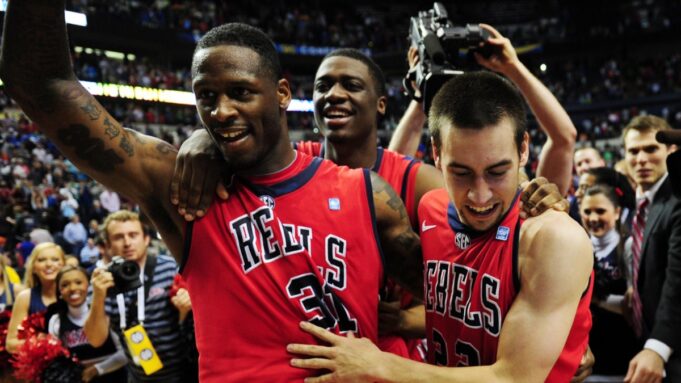 Ole Miss สร้างประวัติศาสตร์บุกชนะ Alabama อันดับ 4