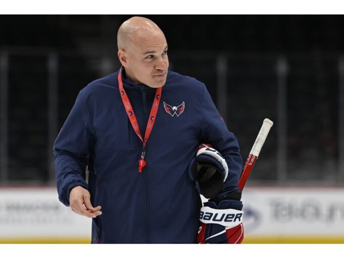 คาร์เบอรีรับรางวัลโค้ชยอดเยี่ยม NHL ปีนี้
