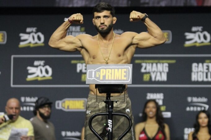 อาร์มานถอนตัว! มอยกาโน่เสียบชิงแชมป์ UFC 311