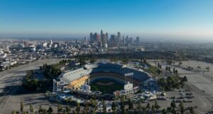 ตรวจค้นใกล้สนาม Dodgers จุดกระแสประท้วงผู้อพยพ