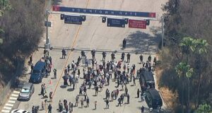 เจ้าหน้าที่ ICE ถูกห้ามเข้า Dodgers Stadium ในแอลเอ